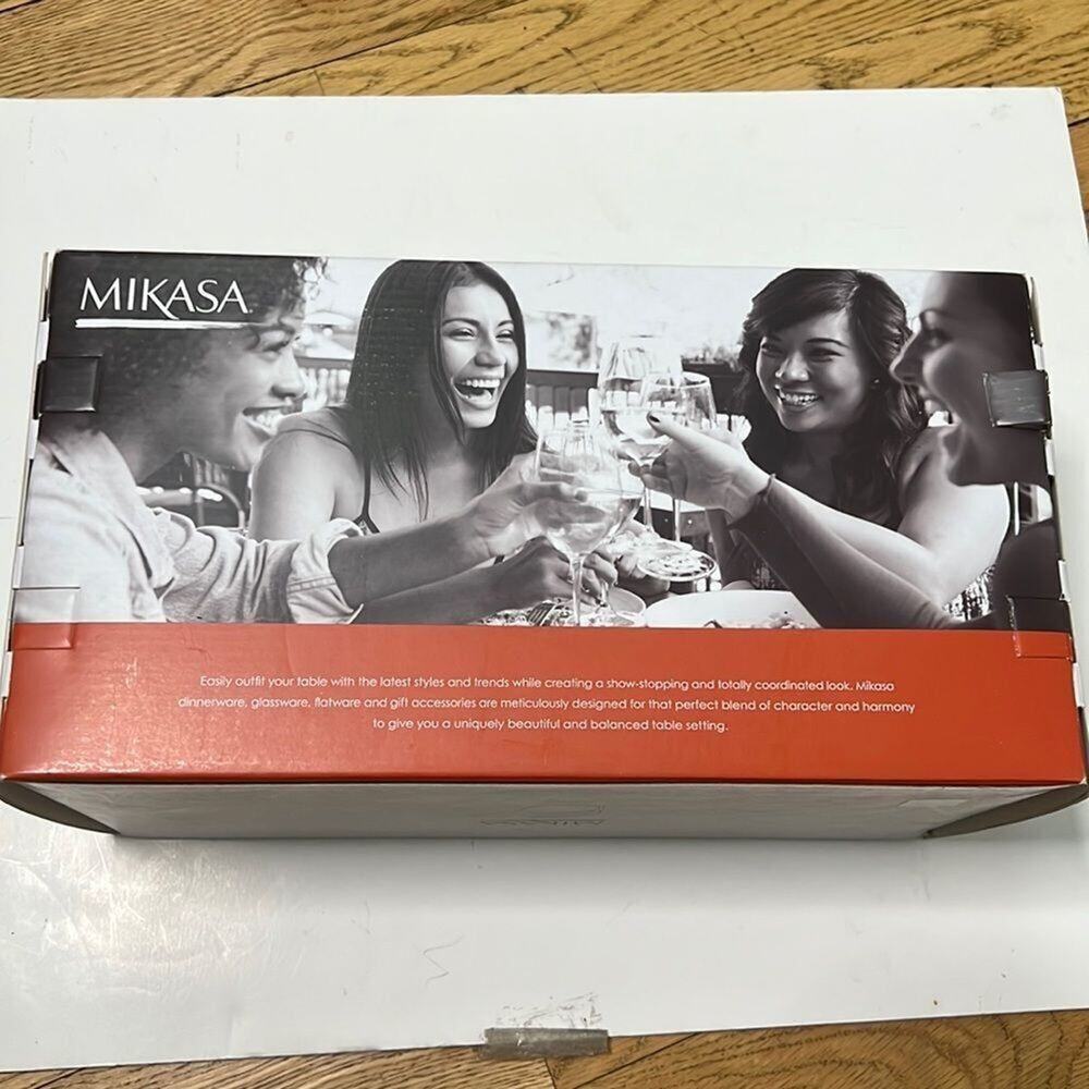 NWT MIKASA CARAFE FINE EUROPEAN LEAD -FREE‎ CRYSTAL.